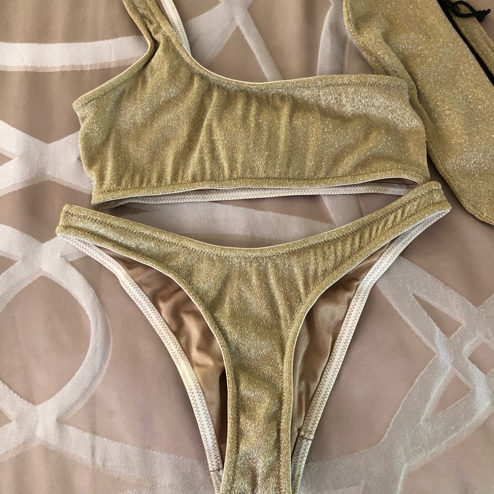 Triangl gold sparkly size small set